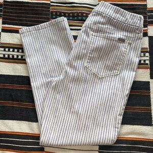 Chico’s The So Slimming Girlfriend Crop Jeans. Blue/White Stripes. Size 28/25.